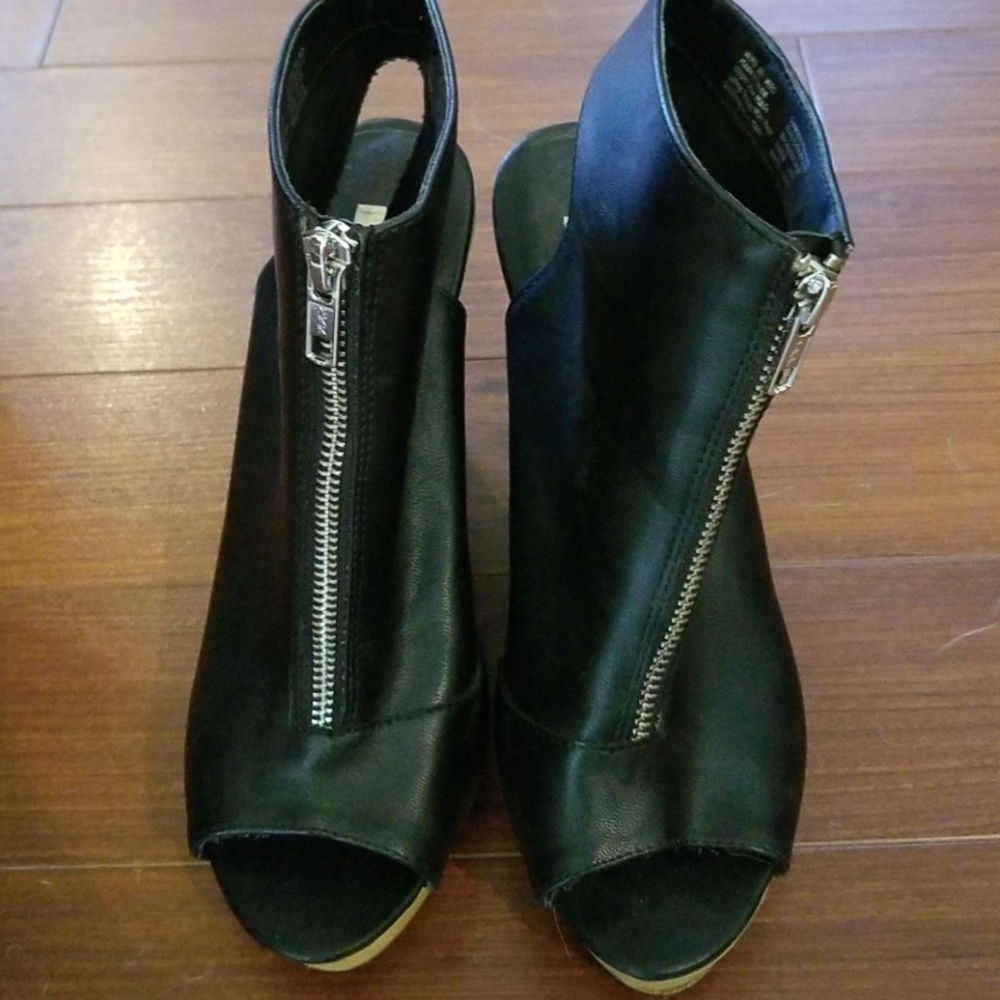 Black Zipper Wedges
